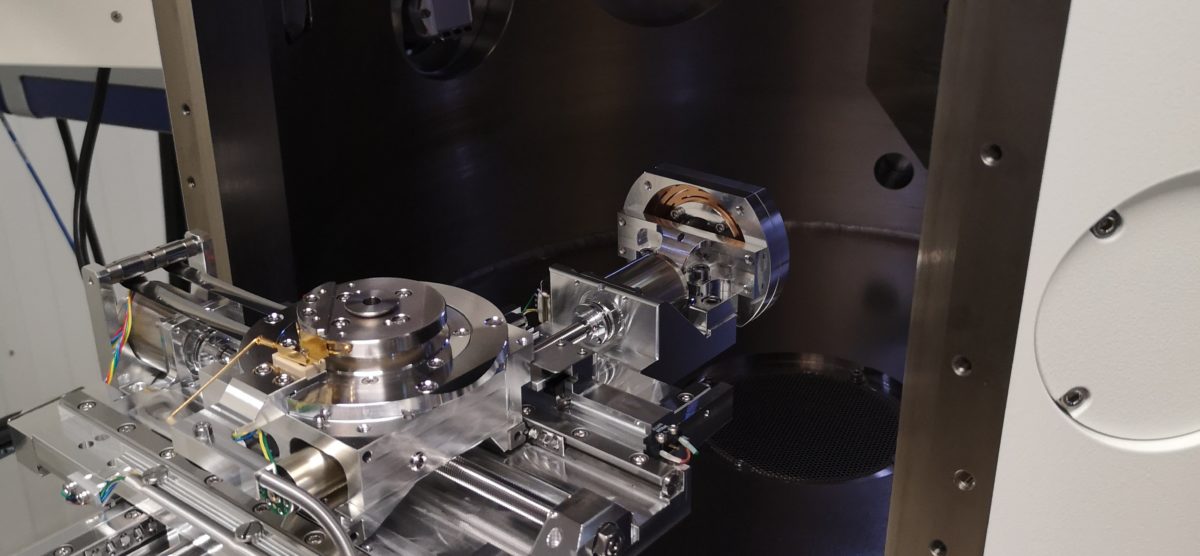 Nucléarisation d’un MEB-FIB pour utilisation en enceinte blindée