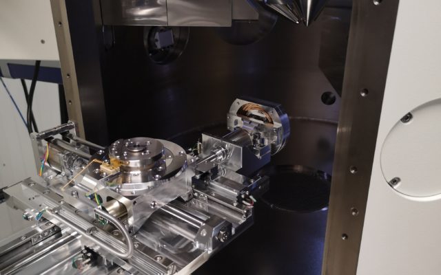 Nucléarisation d’un MEB-FIB pour utilisation en enceinte blindée