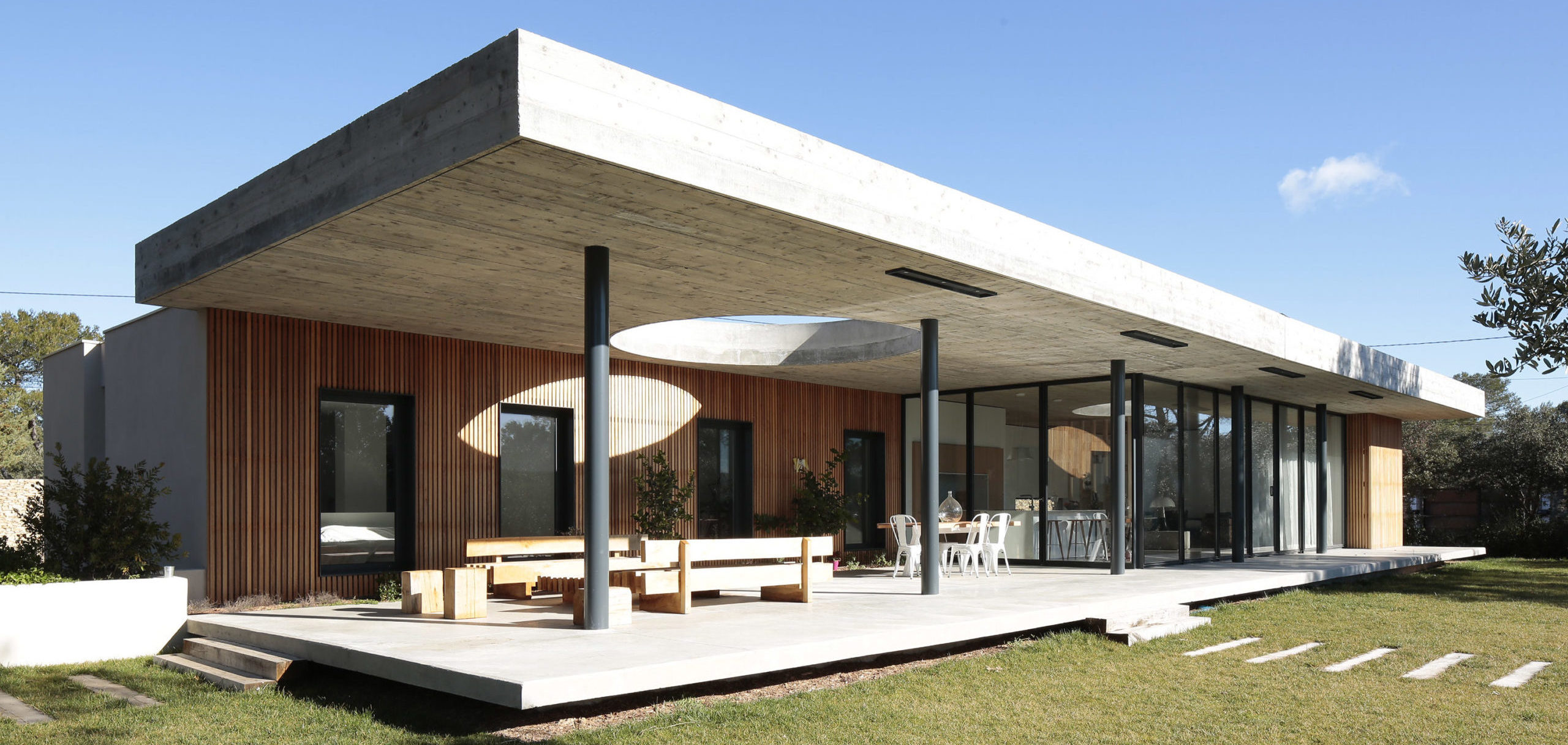 Maison d'architecte 0.82 avec une ouverture circulaire à Nîmes