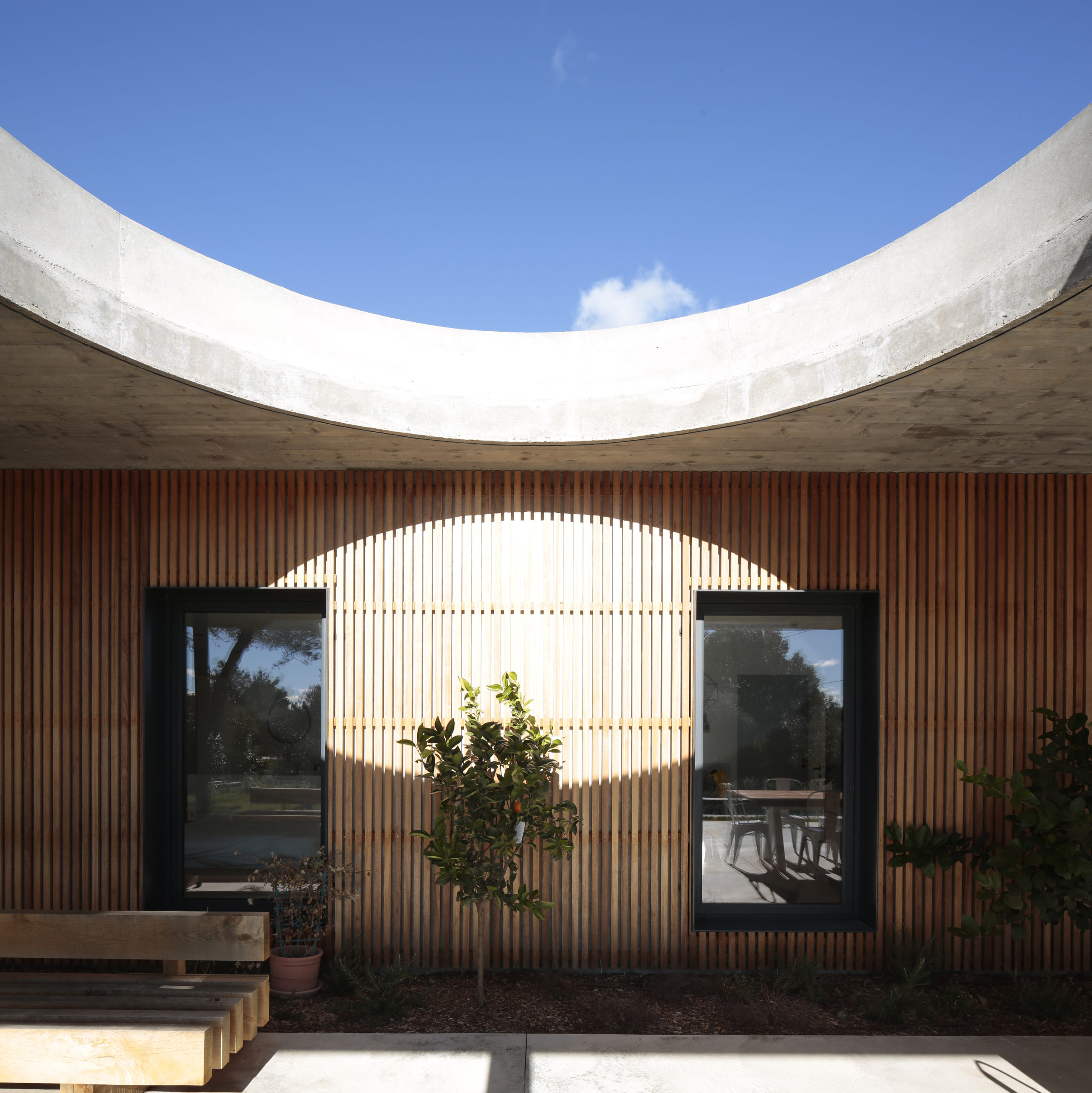 Maison d'architecte 0.82 avec une ouverture circulaire à Nîmes